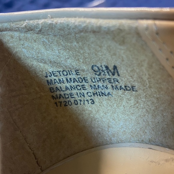 9 & CO. Patent Round Toe 4” Heels. Size 9.5. Neutral Beige. Man Made Materials. - Picture 8 of 10